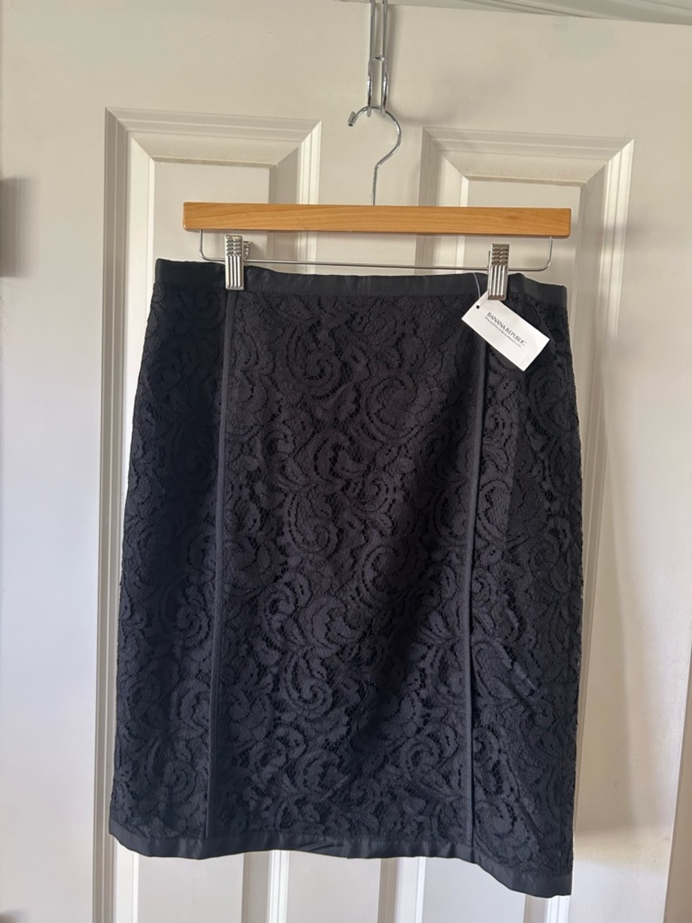 Banana Republic Lace Pencil Skirt Size 8 Black NWT